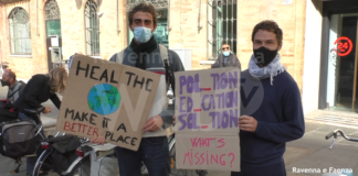 Il movimento Fridays for Future torna in piazza per dire no al maxi stoccaggio di CO2 davanti alle coste ravennati