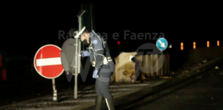 Schianto nella notte sull’Adriatica a Classe, grave un motociclista 40enne
