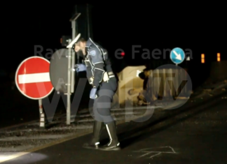 Schianto nella notte sull’Adriatica a Classe, grave un motociclista 40enne
