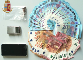 A Glorie 51enne ai domiciliari spacciava nella sua abitazione, arrestato. Sequestrati strumentazione e denaro