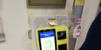 Nuovo dispositivo per eliminare le file nelle poste di Faenza, Fusignano e Mezzano: si può prenotare a distanza e con WhatsApp