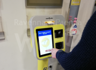 Nuovo dispositivo per eliminare le file nelle poste di Faenza, Fusignano e Mezzano: si può prenotare a distanza e con WhatsApp