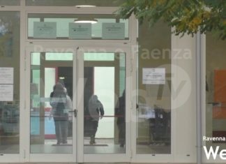Due studenti positivi nella classe e i genitori dei compagni non mandano i figli a scuola in attesa del tampone