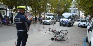 Frontale fra ciclisti in viale Farini: in gravi condizioni uno dei due coinvolti