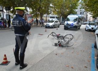 Frontale fra ciclisti in viale Farini: in gravi condizioni uno dei due coinvolti