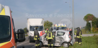 Schianto all’incrocio: 82enne trasportato in elicottero in ospedale