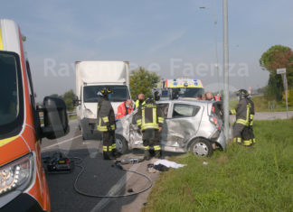 Schianto all’incrocio: 82enne trasportato in elicottero in ospedale