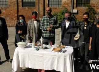 Il Distretto A festeggia 10 anni con una cena lungo via Croce: tovaglie e coperti si portano da casa