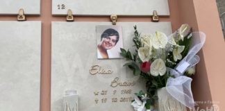 Celebrata la cerimonia in memoria di Elisa Bravi con l’installazione della panchina rossa