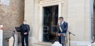 La croce di Paolo VI è tornata nella tomba di Dante dopo la benedizione di Papa Francesco