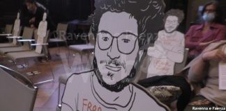 Seduti accanto a Patrick Zaky: alla Biblioteca Classense le sagome dello studente ancora prigioniero in Egitto