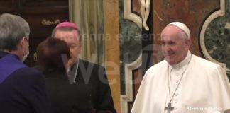 Papa Francesco dice sì alle unioni civili per le coppie gay