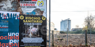 Visoni: arrivano i manifesti di Essere Animali per chiedere la chiusura degli allevamenti