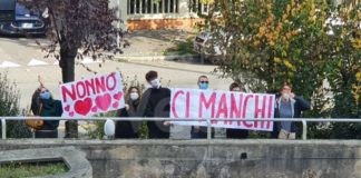 Covid: striscione nipoti per salutare nonno ricoverato
