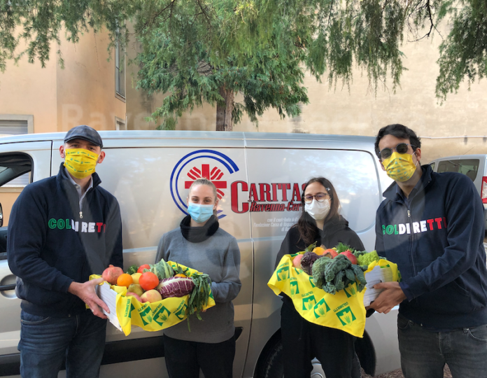 Consegna cibo Caritas