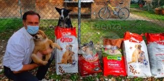 Cuore e Territorio dona oltre 100 Kg di crocchette ai cani senza padrone