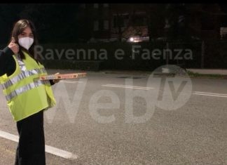 Un menu di poesie da ordinare a domicilio: il progetto che porta il teatro e la letteratura nelle case ravennati