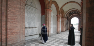 L’arcivescovo celebra una messa per chi è morto solo a causa dell’emergenza sanitaria