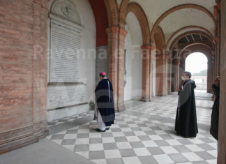 L’arcivescovo celebra una messa per chi è morto solo a causa dell’emergenza sanitaria