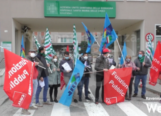 Un presidio davanti all’ospedale a sostegno del personale sanitario: sicurezza, assunzioni e contratti le priorità