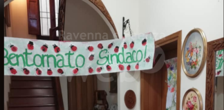 Il sindaco di Bagnara dimesso dall’ospedale accolto dagli auguri dei bambini della materna