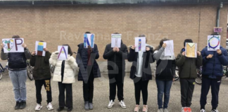 Lugo: messo a dimora un nuovo leccio nel cortile della scuola media “Francesco Baracca”