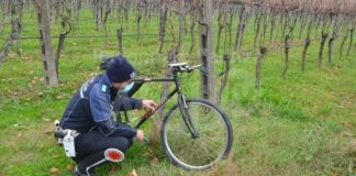 Brutta caduta sull’asfalto, ciclista viene soccorso dall’elicottero