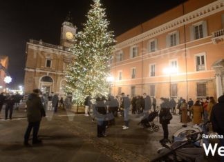 Acceso l’albero di Natale Piazza del Popolo