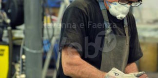 Azienda evade contributi e non applica contratto di lavoro, 20 lavoratori irregolari