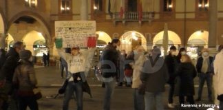 Nuova manifestazione a Ravenna contro le restrizioni anti-Covid. Ma l’adesione è bassa