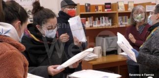 Iniziata la distribuzione a domicilio dei libri della Biblioteca Manfrediana grazie ai volontari dei rioni