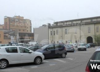 Vandalismi in piazza Rampi, il Comune: “Episodi slegati fra di loro”. Ora arrivano le telecamere