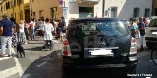 Troppe auto: i genitori chiedono più sicurezza all’entrata e all’uscita dalle scuole Gulli e San Rocco