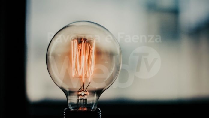 turnedon-lamp-2131539-scaled-e1587647489827