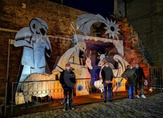 Natale 2020: inaugurato il presepe in metallo in piazzetta Gandhi con figure alte fino a tre metri