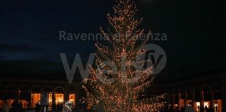 Lugo: accese le luminarie e l’albero di Natale