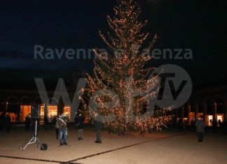 Lugo: accese le luminarie e l’albero di Natale