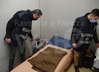 Gestori di un distributore di carburante denunciati per sfruttamento di un lavoratore “clandestino”: multa da 17 mila euro