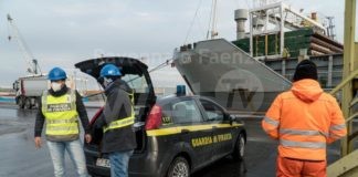Porto, controlli a sorpresa delle Fiamme Gialle per verificare la presenza di lavoratori irregolari