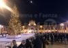 Lugo: luminarie, alberi e canzoni sotto al Pavaglione, l’atmosfera natalizia si accende