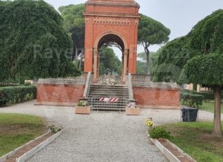 Ossa ritrovate nel cestino al cimitero: sono di una persona deceduta da molto tempo