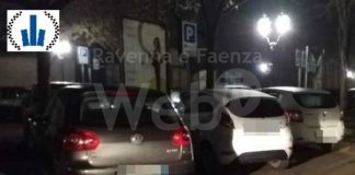 Ubriaco, 21enne sbatte contro un’auto e occupa il passo carraio della polizia locale: patente saltata