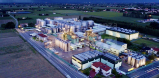 Sant’Agata sul Santerno: azienda dona al Comune un nuovo scuolabus e 15mila euro per le persone in difficoltà