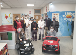 Donate tre macchinine elettriche ai piccoli pazienti della Pediatria