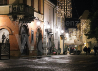 Lugo: il centro si illumina, speciali giochi di luce per gli auguri di Natale