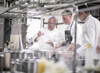 Il famoso chef Igles Corelli invita tutti a “La Cena che non c’è”, la nuova iniziativa solidale IOR