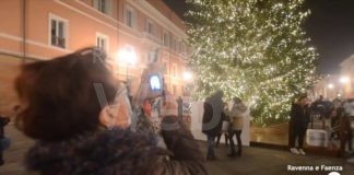 Regali a domicilio e buoni per gli acquisti: novità in arrivo nei negozi in vista del Natale