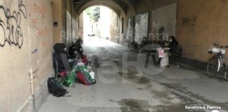 Lezioni all’aperto davanti al liceo “Torricelli-Ballardini” a Faenza: adesione da parte di una ventina di docenti