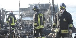 Incendio nella notte alla Pialassa Piomboni bruciato capanno