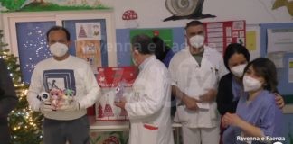 Una scatola di pupazzi per i piccoli pazienti del reparto di Pediatria